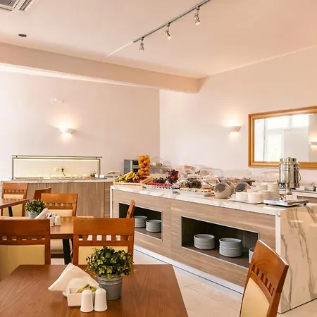 Danae Hotel 3*